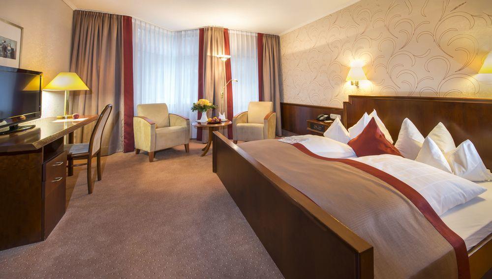Parkhotel Щадалендорф Екстериор снимка