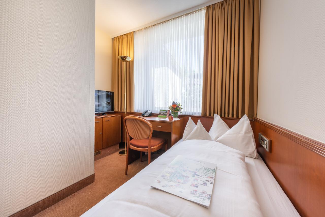 Parkhotel Щадалендорф Екстериор снимка