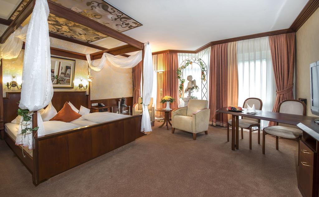 Parkhotel Щадалендорф Екстериор снимка