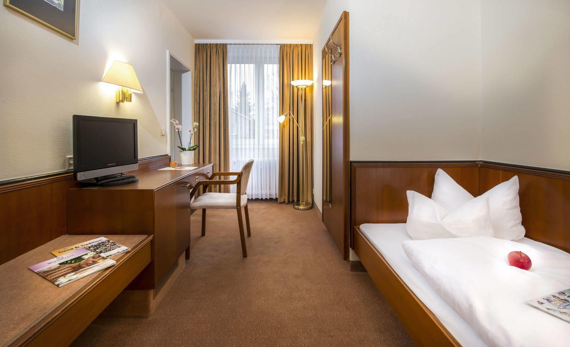 Parkhotel Щадалендорф Екстериор снимка